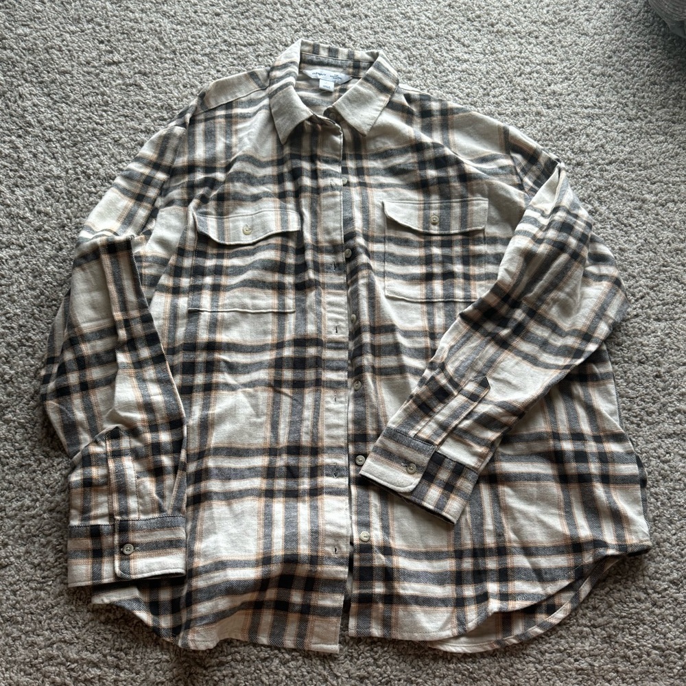EUC! Old navy women’s flannel shirt size large tall beige plaid fall trendy